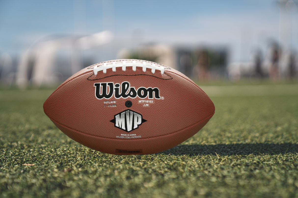 Wilson - American Football - MVP - Official Size - Inclusief Naaldnippel - Bruin